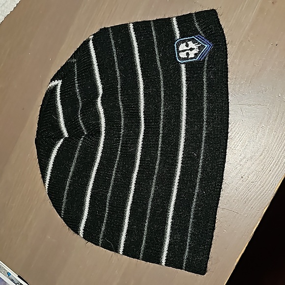 AWESOME BIOWORLD CALL OF DUTY YOUTH STRIPED CAP BEANIE - Picture 1 of 6